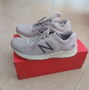 New Balance Fresh Foam Women's Athletic Running Shoes size 7.5 in Lavender